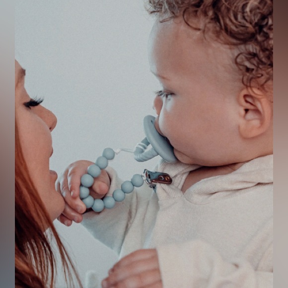 NEW Pacifier Clips, 2 Pack by Comfy Cubs - Sky Blue - Picture 2 of 3